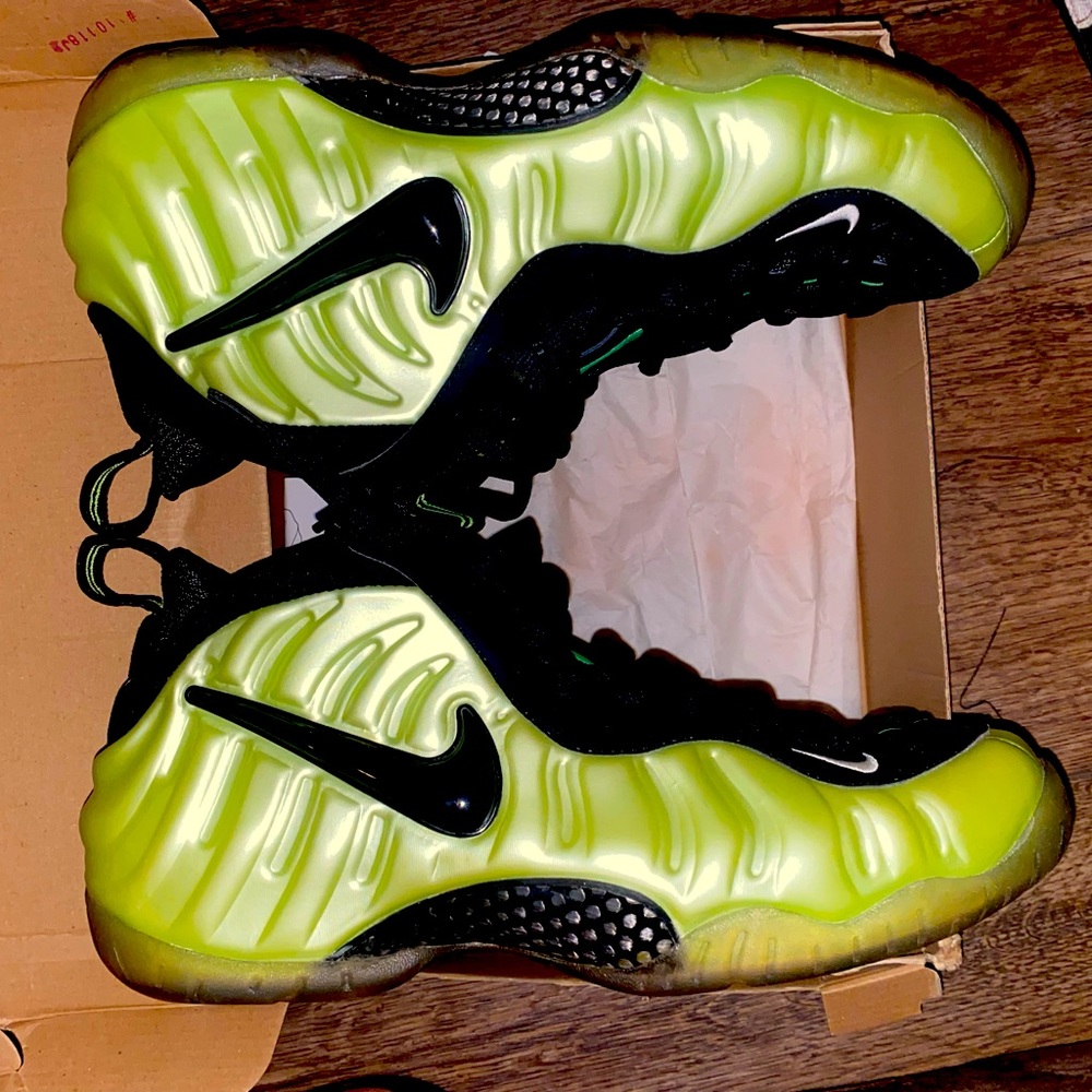 Nike Foamposite pro. “Electric green” worn 2-3 times. OG box 9.9-10 condition.